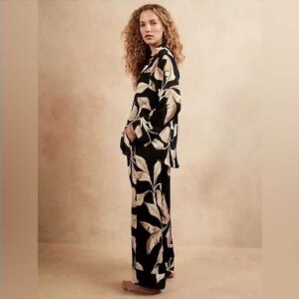 Banana Republic satin pyjama set - size small